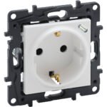 LEGRAND 864127 Steckdose, 2f, ultraweiß, matt, mit eingebauter USB-Spannungsversorgung, Unterputz, mit erhöhtem Berührungsschutz, IP40