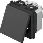 ET111020-- Steckdose sw Erdungsstift, erh. Berührungsschutz, Klappd.16A<br><u>Verkaufseinheit: 1Stk</u>