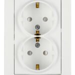 EV101313-- Doppelsteckdose, Schraubklemmen, weiß<br><u>Verkaufseinheit: 1Stk</u>