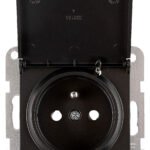 EV131354-- Steckdose mit Erdungsstift, Schraubklemmen, Klappdeckel, sw<br><u>Verkaufseinheit: 1Stk</u>