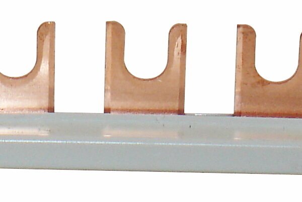 IS050103-- Verschienung 3-fach, isoliert, für TN-C-System<br><u>Verkaufseinheit: 1Stk</u>