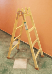 a72b8b2f-c0d4-4a98-8aa7-d01daecaf5ac ALVA HDL 4SP Holz Doppelleiter mit 4 Sprossen ÖNORM EN 131-1,-2,-3, Höhe 136,5 cm Verpackungseinheit:1ST – Bild 1